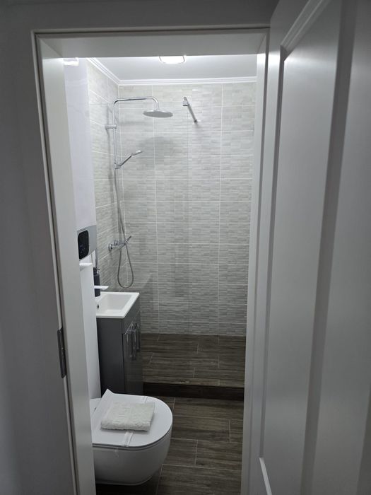Inchiriez apartament
