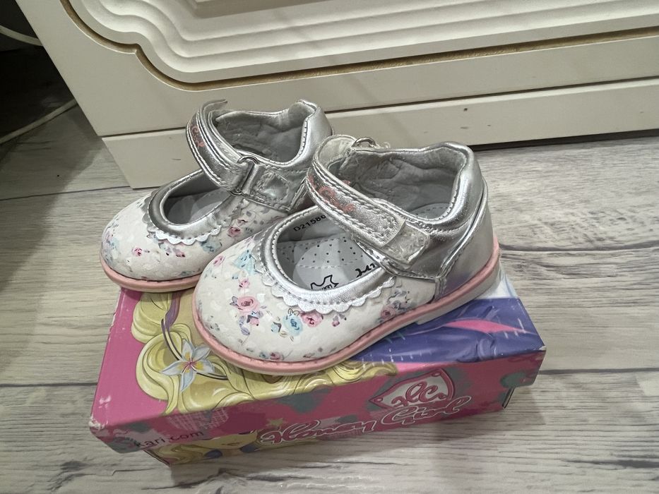 Обувь для девочки. 20 размер