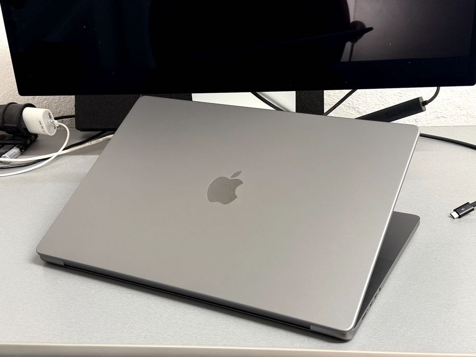 Apple MacBook Pro M1 Max - 64GB RAM - 4TB SSD