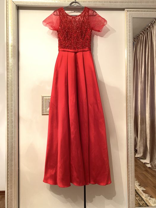 Продам вечерние платья!