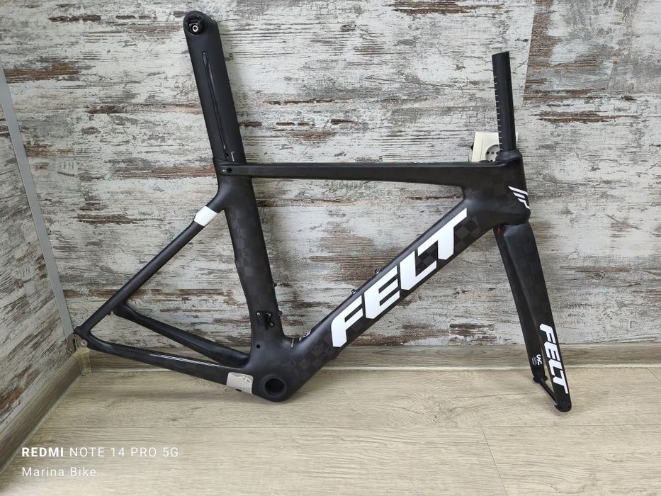НОВА карбонова шосейна рамка Felt AR FRD | 51
