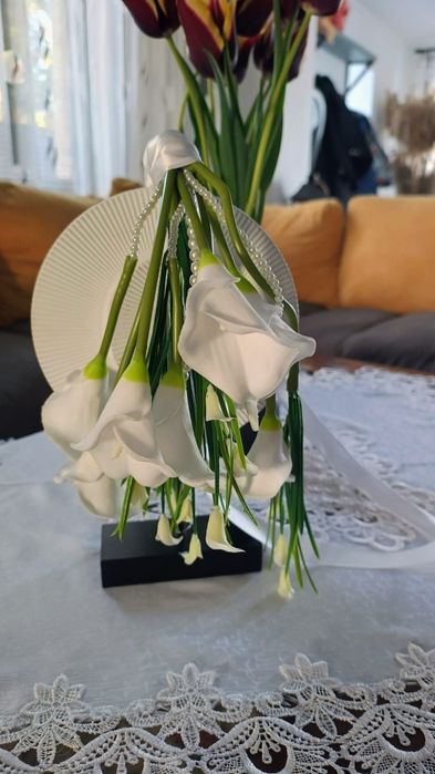 buchet mireasă din flori calla și perle albe