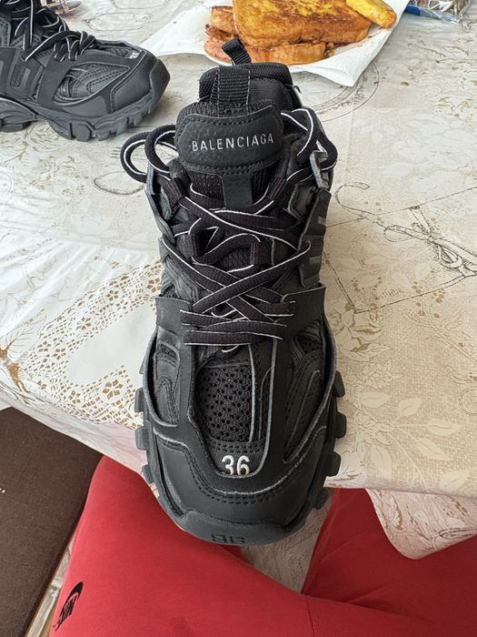 Balenciaga trak