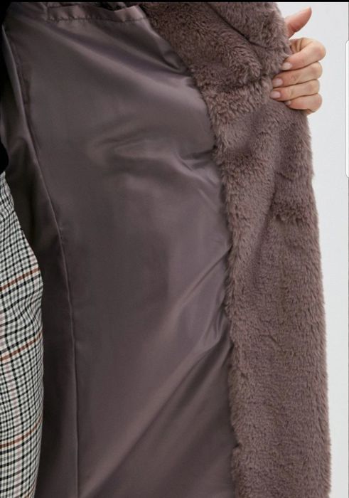 Шуба Marks & Spencer
Размер S-M
Цвет в жизни пепельно-сирене