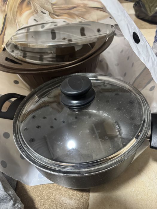 Кастрюли с крышками