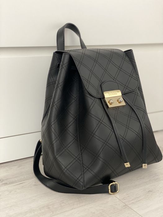 Rucsac Guess, purtat foarte putin