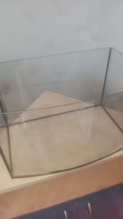 Vând acvariu 25 L