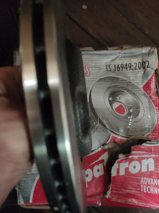 Мазда 323 старушка.тормозные диски.