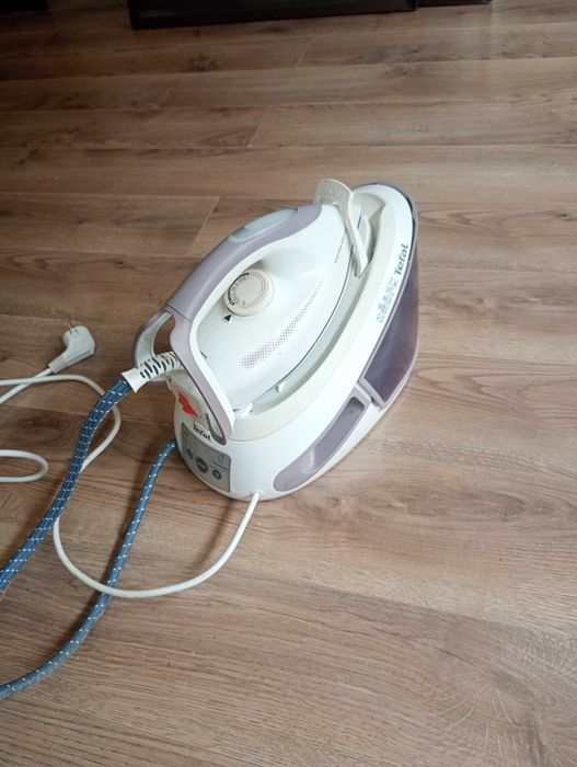 Vând statie de calcat cu aburi