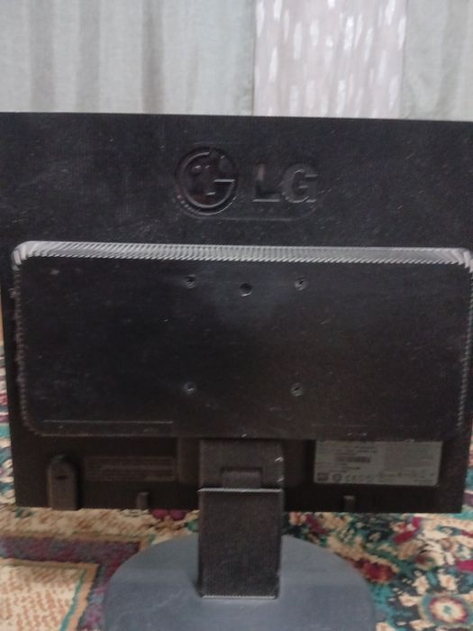 Монитор LG рабочий
