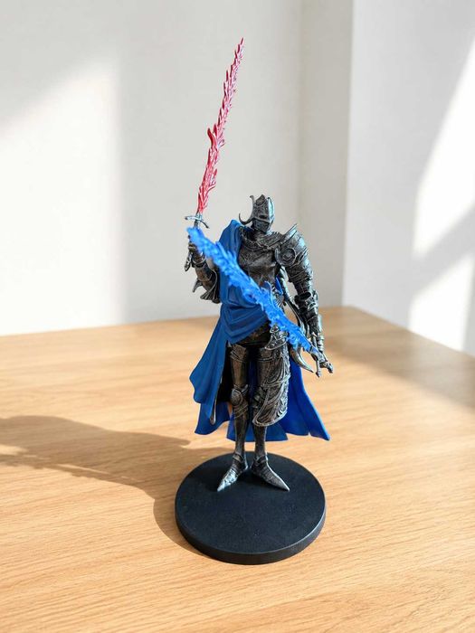 Фигурка Anime Armored Knight / рицар с огнени мечове