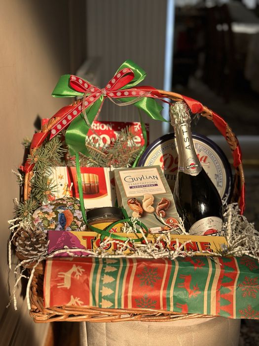 Новогодние подарочные корзины в наличии