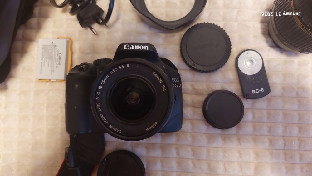 Aparat foto DSLR Canon 550D + obiectiv Tamron si accesorii complete