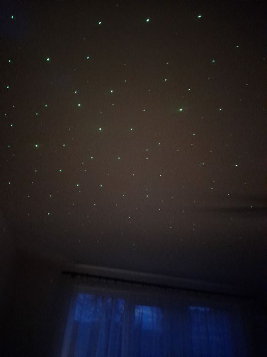 Vind boxa bluetooth cu lumini si sunete  ambientale