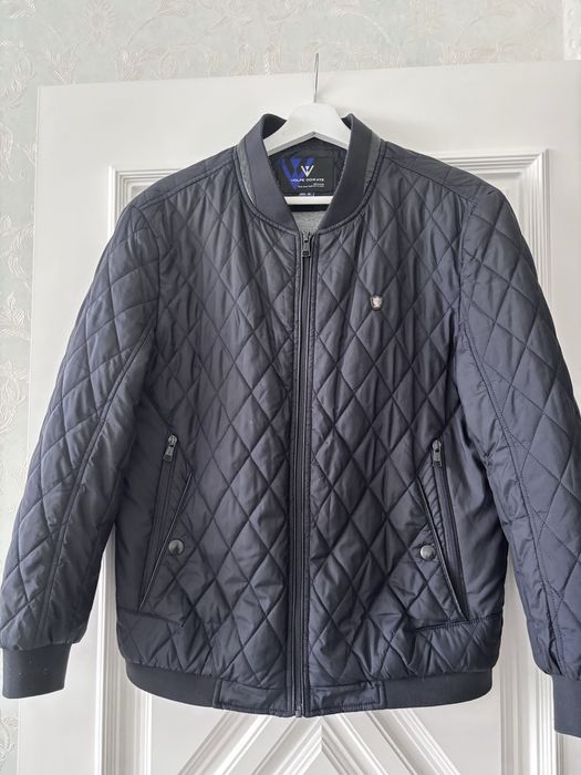 Продам бомбер синего цвета