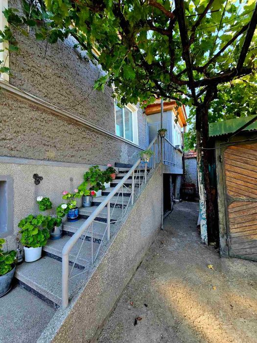 Продава къща в района на Пинета