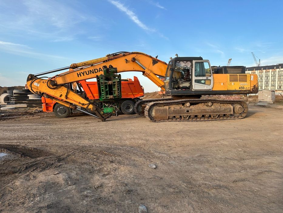 Экскаватор с вибропогружателем