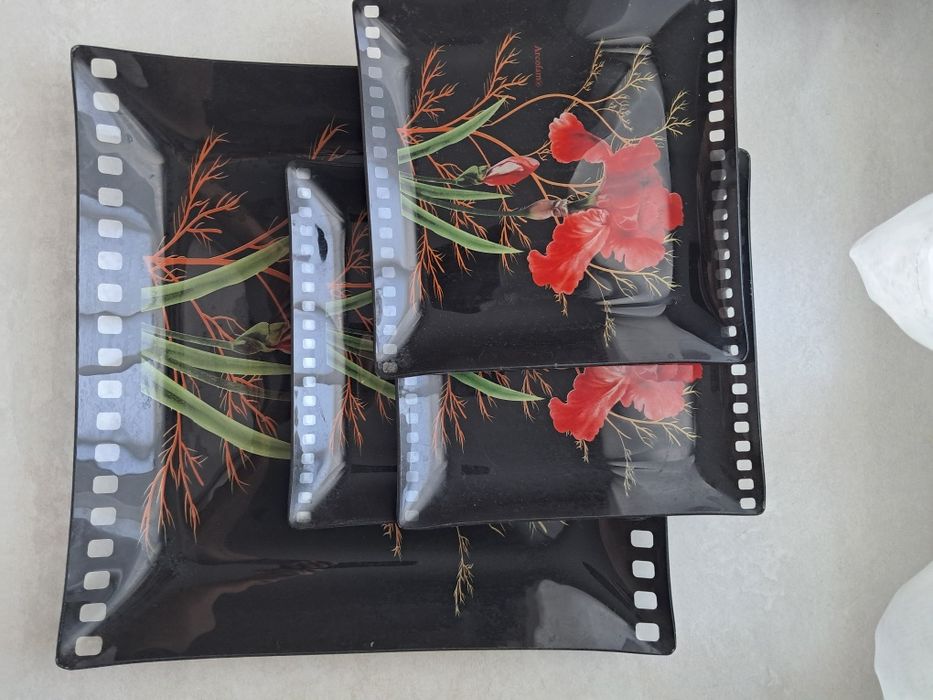 Продам набор тарелок