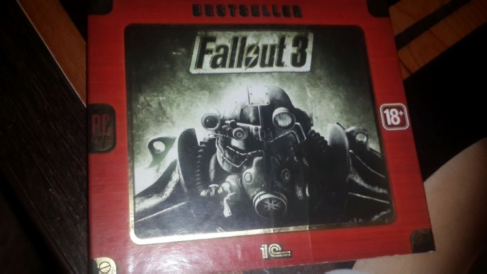 продам две игры компьютерные на дивиди дисках