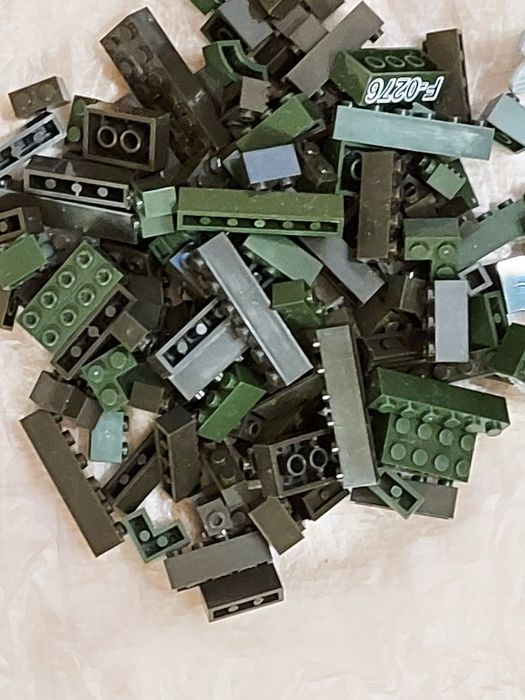 Конструктор, россыпью, около 8 наборов.