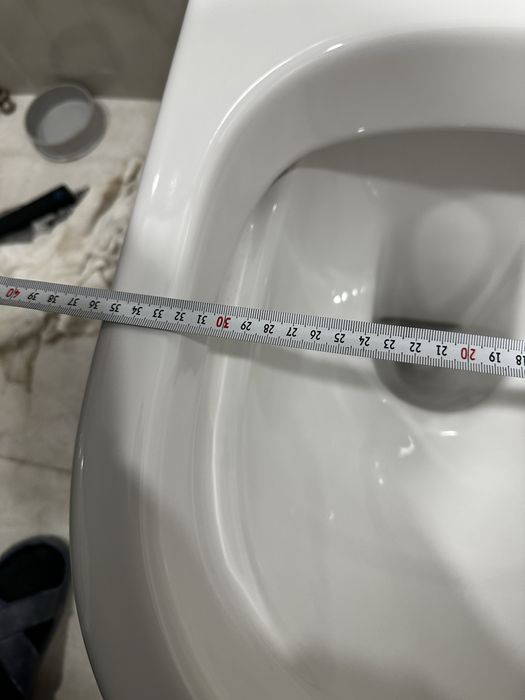 Унитаз новые в комплекте.