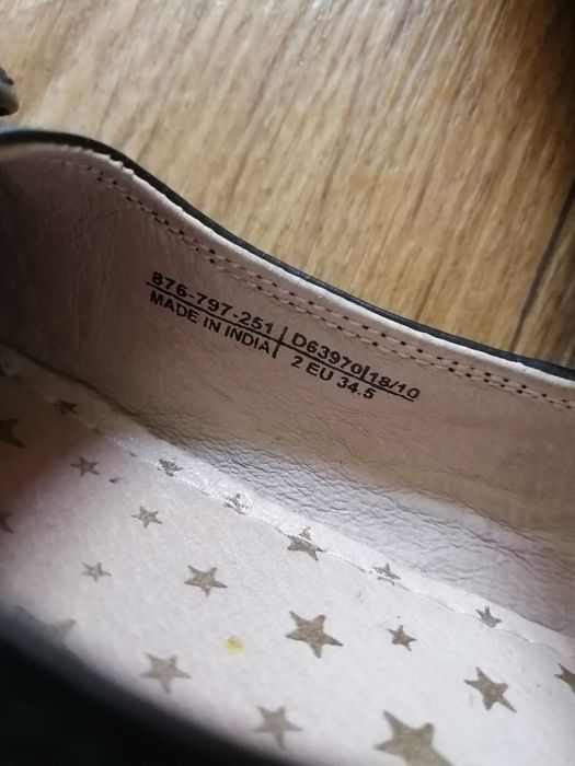 Продам кожаные туфли на девочку