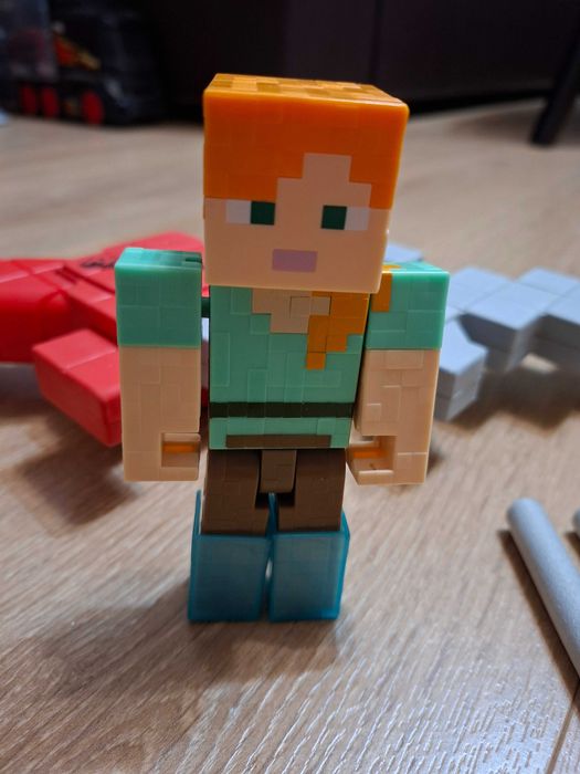 Nerf Minecraft и Фигурка Alex Minecraft