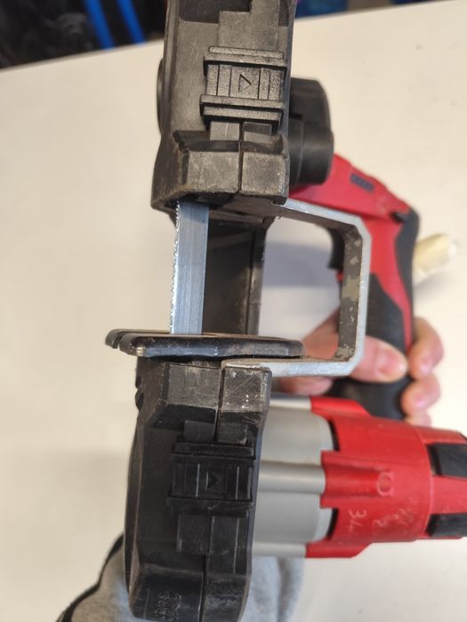 Акумулаторен лентов трион банциг Милуоки Milwaukee M12 BS