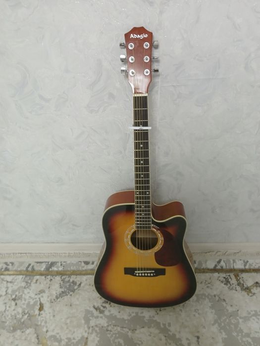 Продам гитару новая