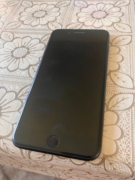 Продавам айфон 7 плюс 32gb
