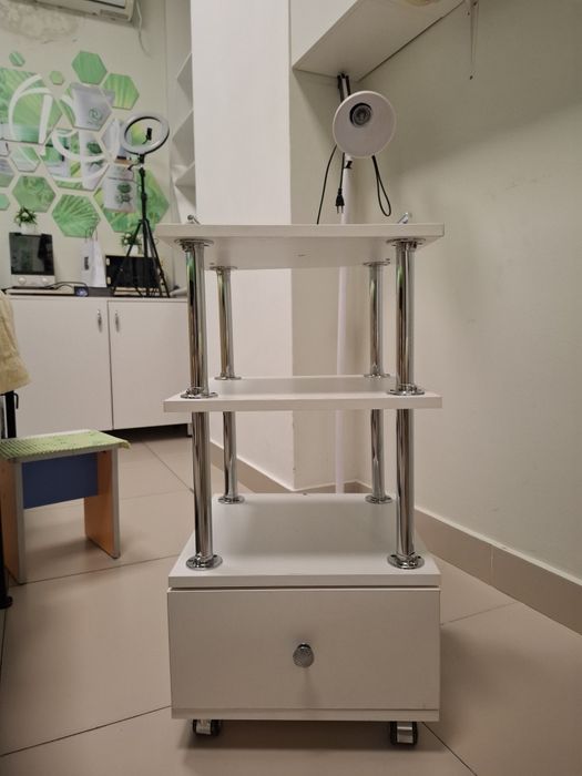 Кулер для воды,лампа,этажерка