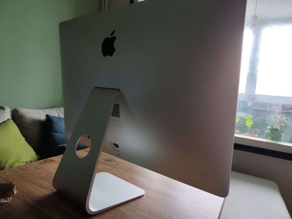 Apple iMac 27" 5K Retina | A1419 | i5 3.8 GHz Quad-Core | 16GB RAM | 512GB | Radeon Pro 580