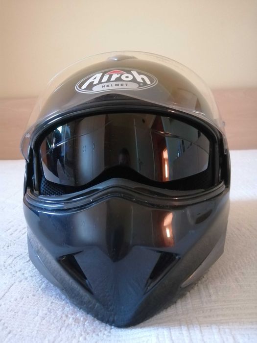 Мото каска Airoh.