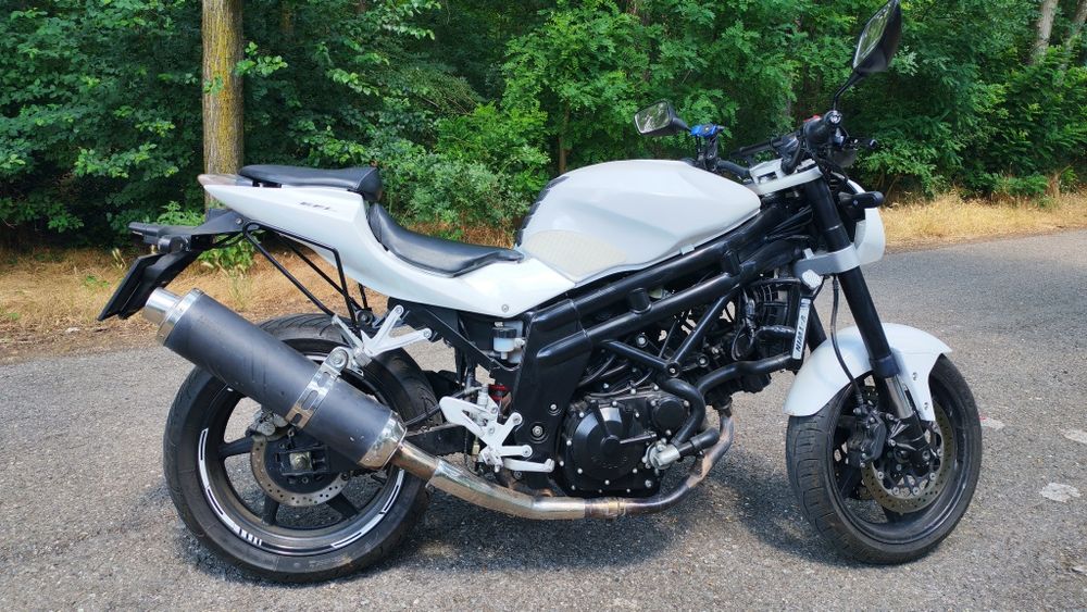Hyosung GT650 Naked (nu Suzuki Yamaha Honda Kawasaki))