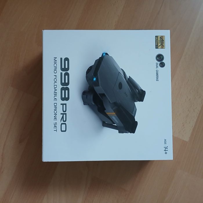 Летящ дрон с възможност за свързване към телефон