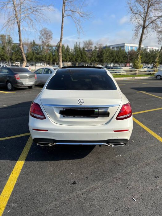 Mercedes E200 Holati a’lo Jemchuk rang