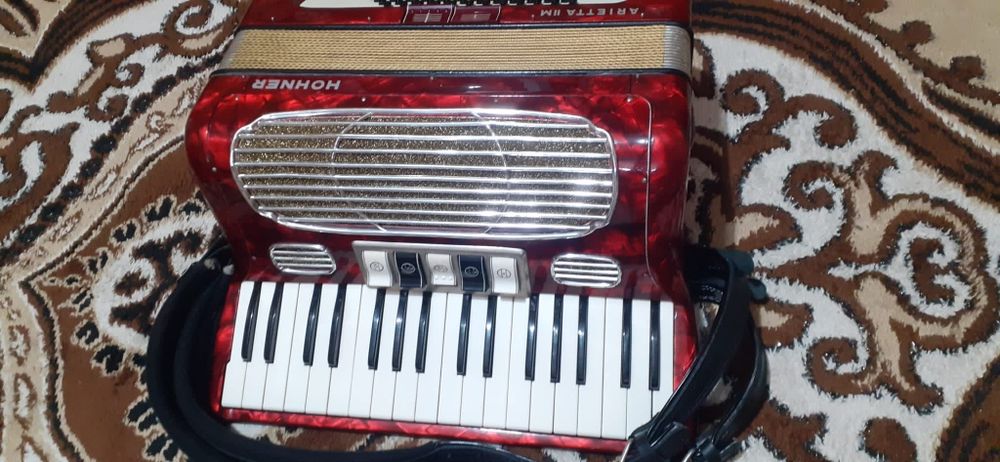 Vând acordeon Hohner