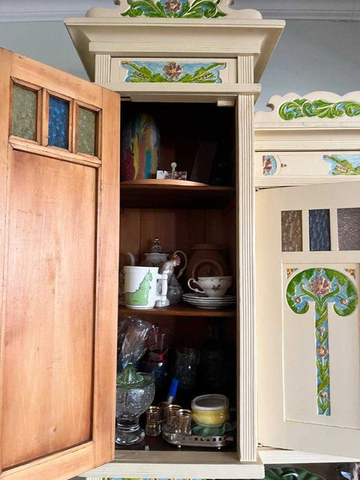 Купит буфет антикварный,винтаж, мебель из дерево,  антиквариат