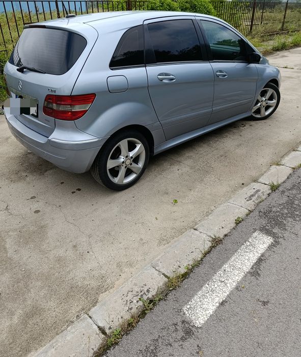 Автомобил mercedes B 180