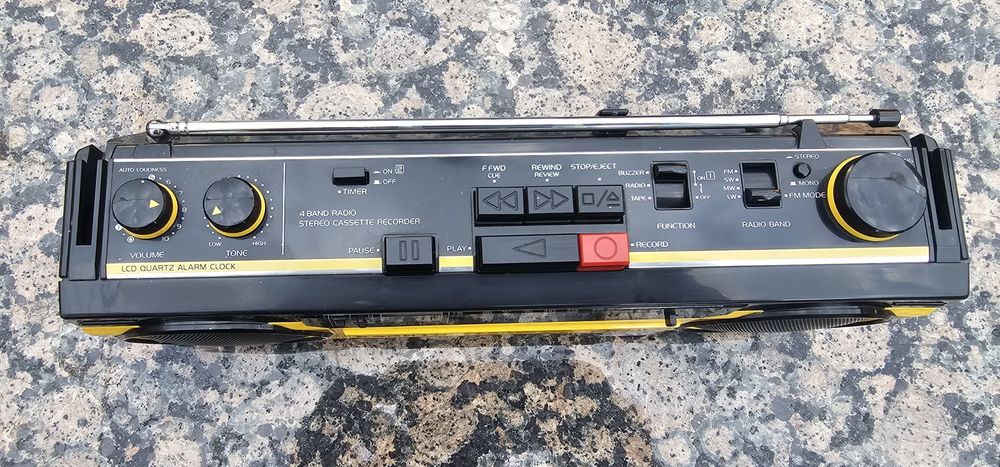 Radiocasetofon sanyo s350 le in stare foarte buna