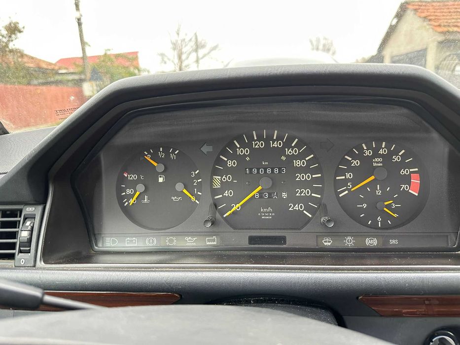 Mercedes Benz W124 E220 coupe facelift vehicul atestat istoric