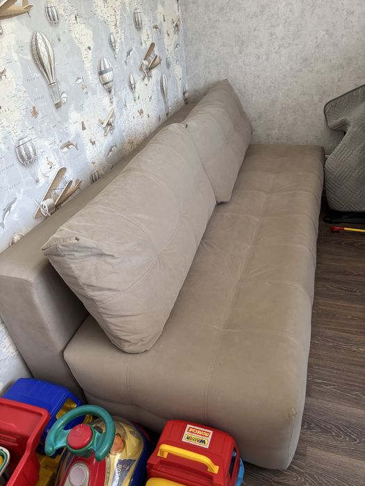 Продам диван.