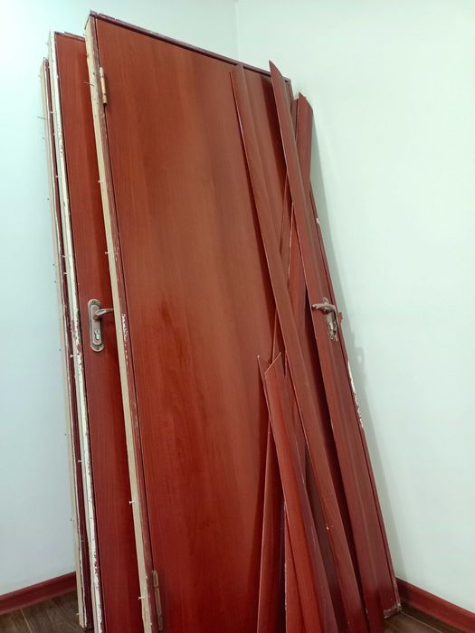 Двери межкомнатные б/у