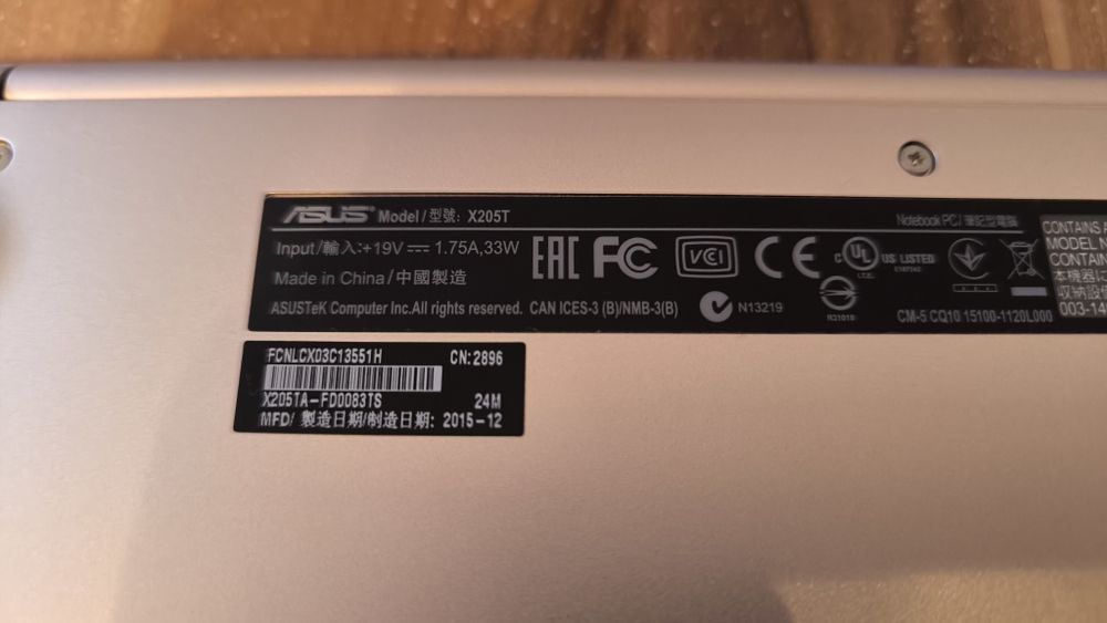Vand Asus EeeBook X205TA