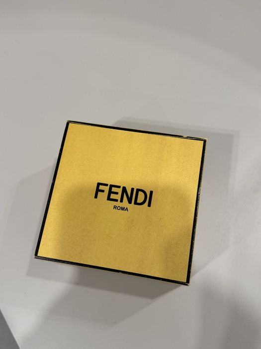Браслет от бренда Fendi