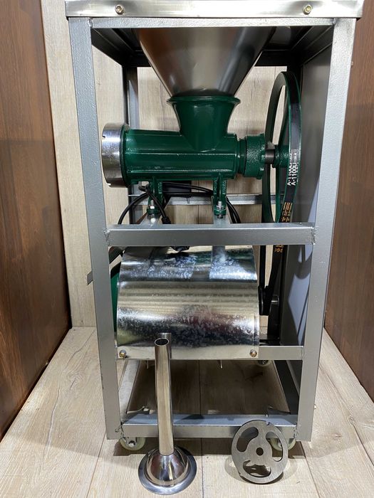 Masina tocat carne fonta profesionala 699 lei