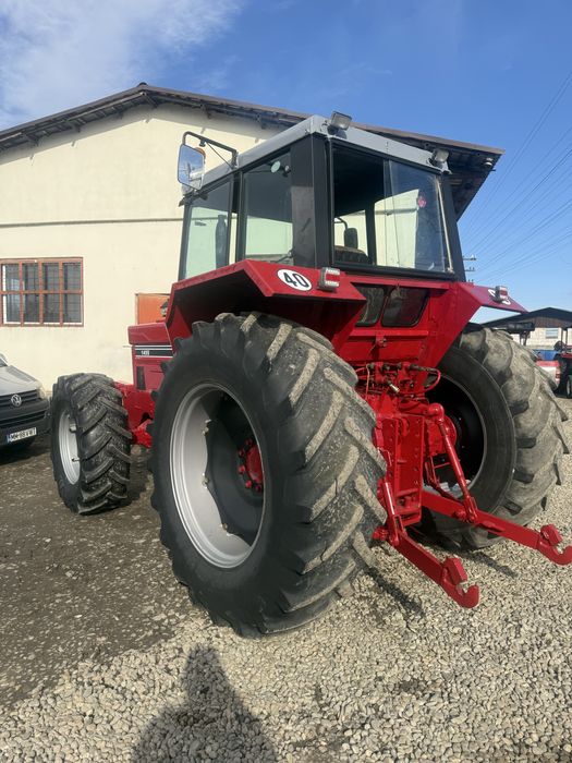 Vand sau schimb tractor International 1455