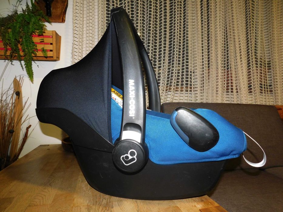 Scoica Maxi Cosi cu parasolar grupa 0-13 kg