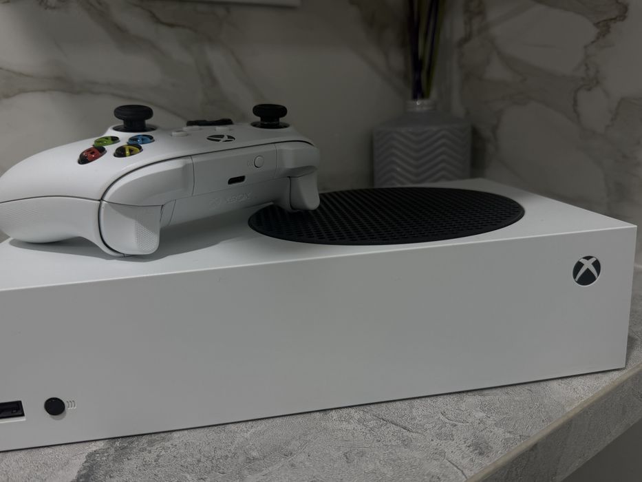 Xbox Series S отличное состояние
