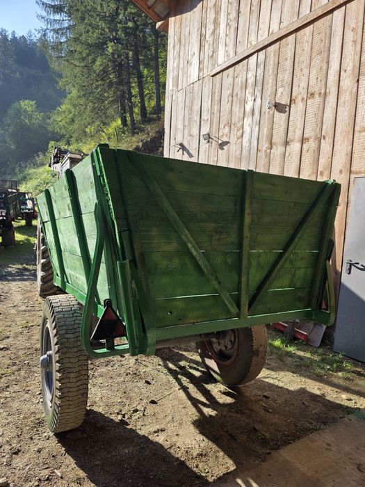 Remorca tractor o axa cu basculare mecanica